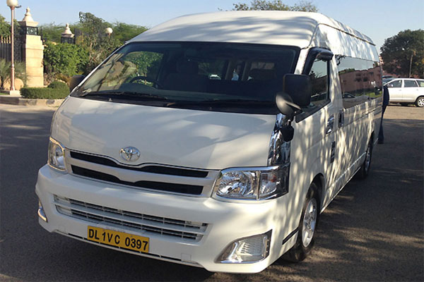 Toyota Commuter Grand Hiace 5 Seater - Imported Luxury Vans Rental Company - Car Rental Delhi