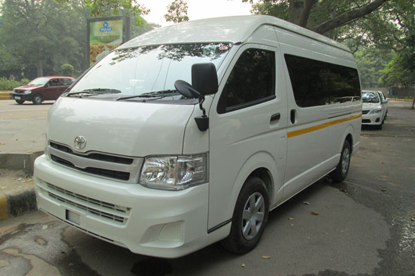 Toyota Commuter Grand Hiace 7 Seater - Imported Luxury Vans Rental Company - Car Rental Delhi