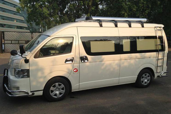 Toyota Commuter Grand Hiace 9 Seater - Imported Luxury Vans Rental Company - Car Rental Delhi